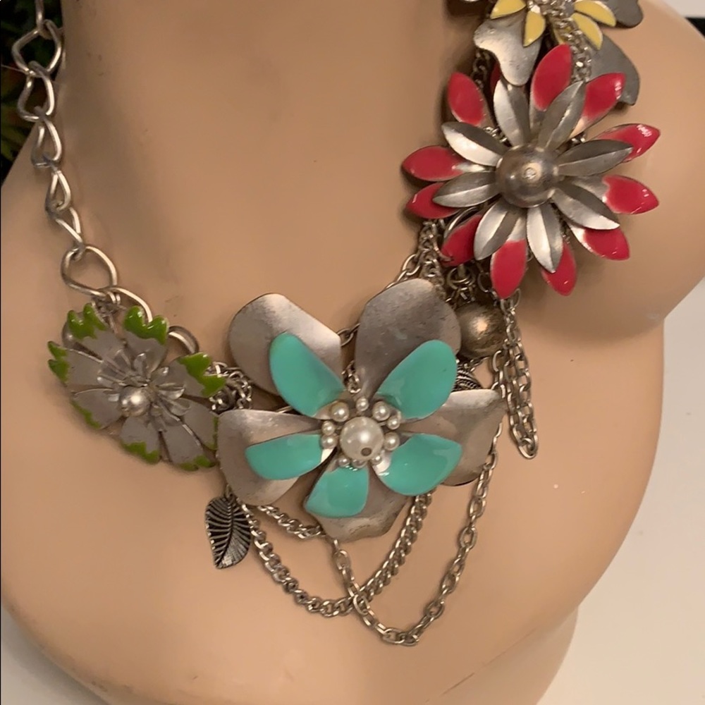 Gorgeous flower necklace